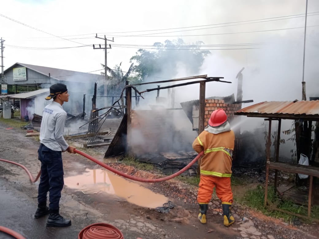 Sigap dan Tangguh, Tim Damkar dan BPPD Muba Berhasil Jinakkan Kobaran Api di Desa Epil Lais,