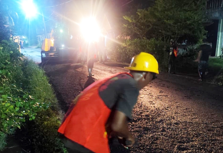 Jalan Tanggamus Muara Dua hingga Perbatasan Karang Jaya Prabumulih Diperbaiki, Warga Sambut Gembira